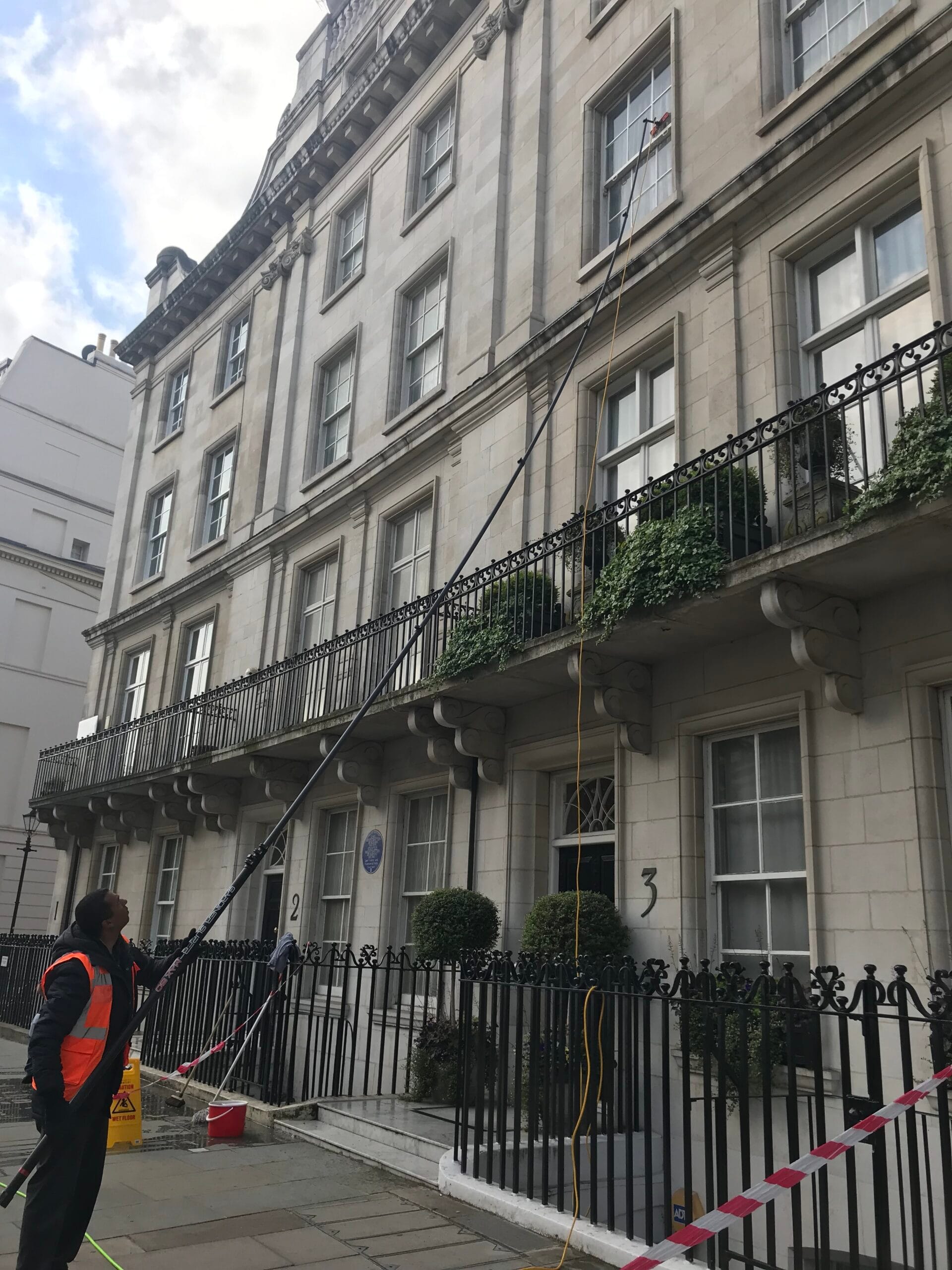 Professional window cleaning in Covent Garden WC2